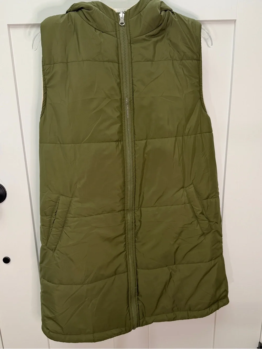 Soft Sherpa-Lined Olive Green Puffer Vest - Women